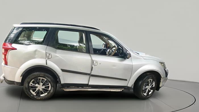 2016 Mahindra XUV500 W6, Diesel, Manual, 90,484 km, exterior