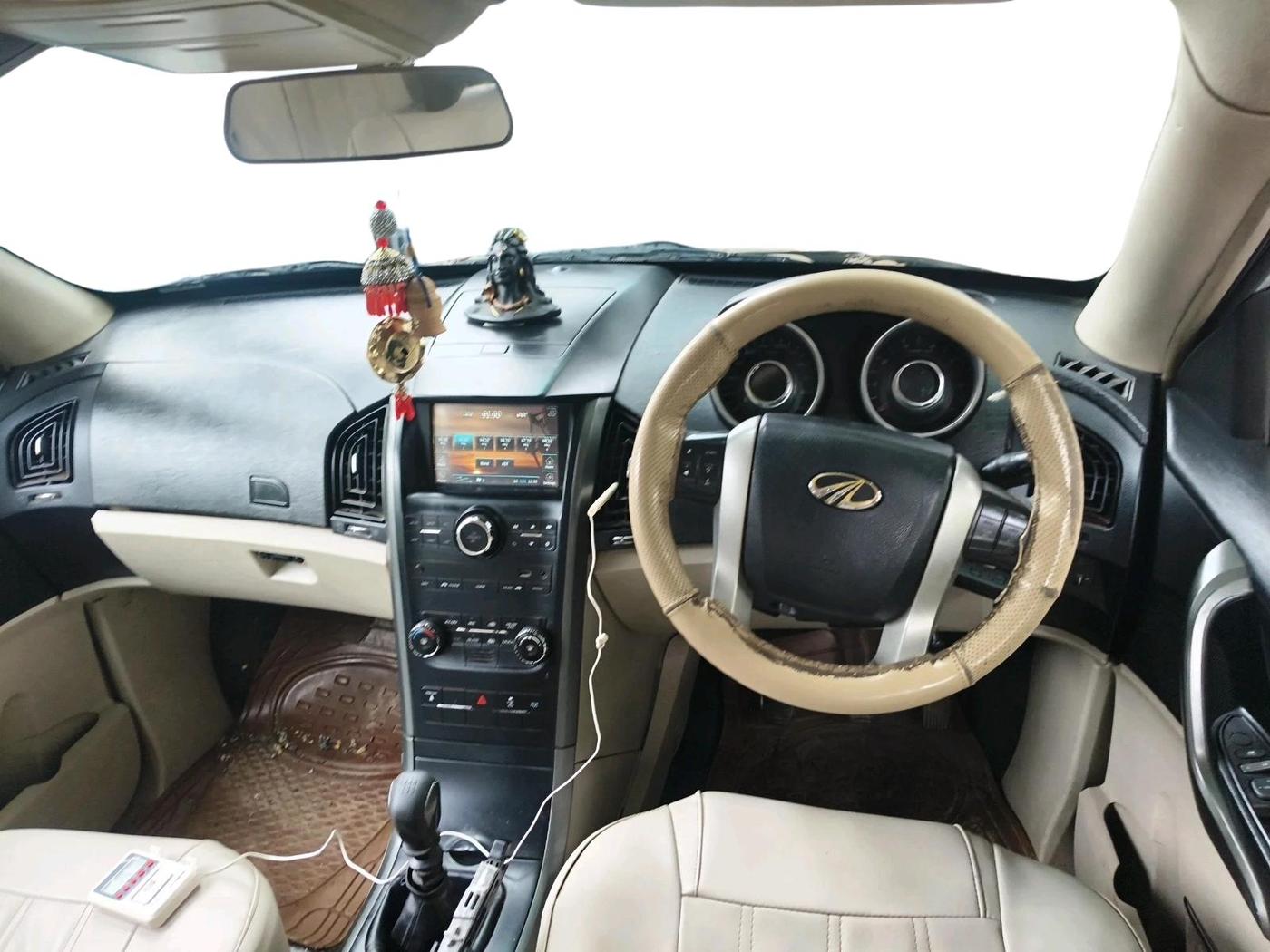 2016 Mahindra XUV500 W6, Diesel, Manual, 90,484 km, interior