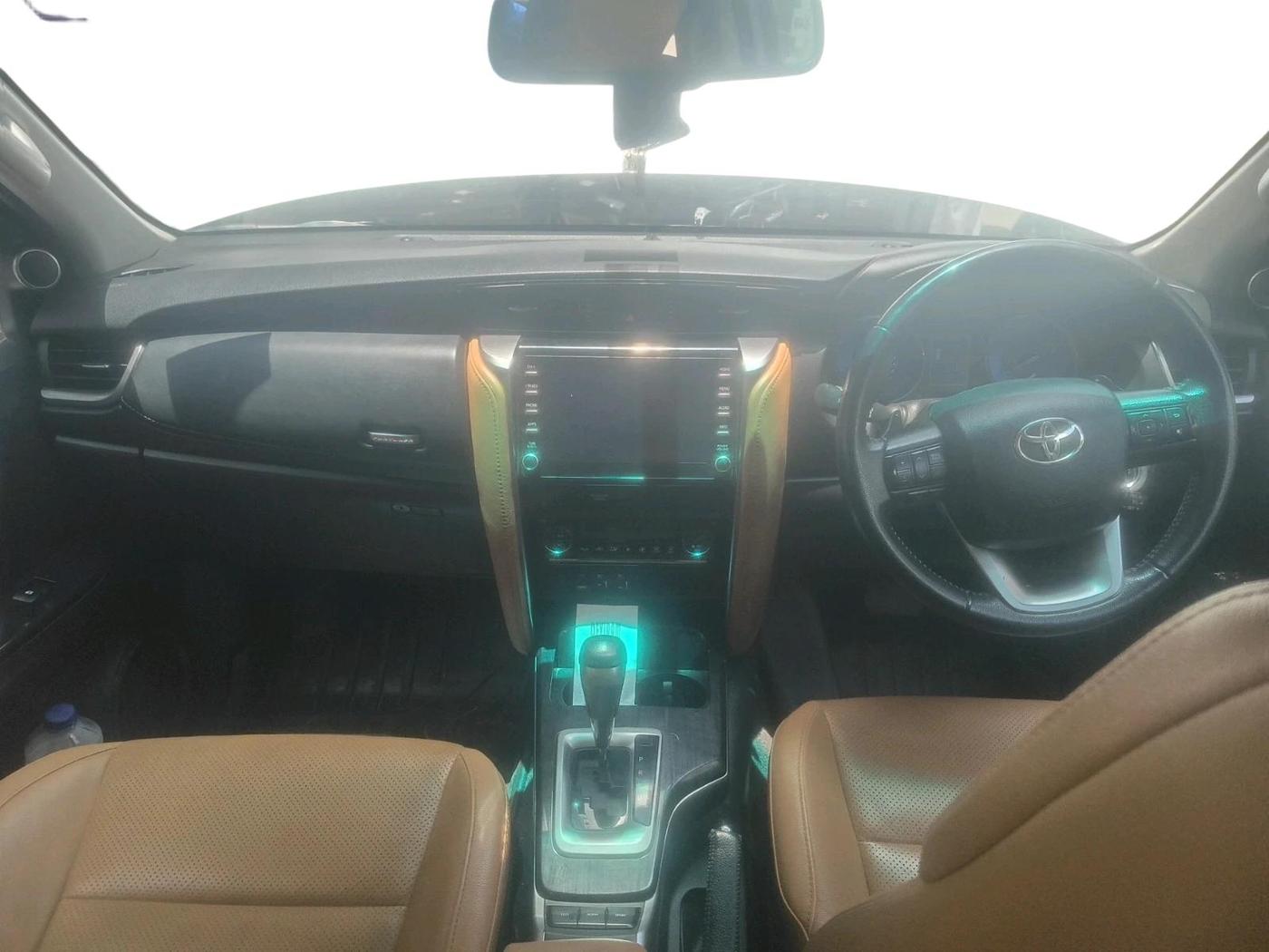 2023 Toyota Fortuner 4X2 AT 2.8 DIESEL, Diesel, Automatic, 81,248 km, interior