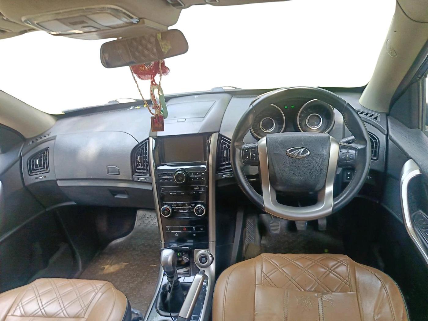 2018 Mahindra XUV500 W9, Diesel, Manual, 80,000 km, interior