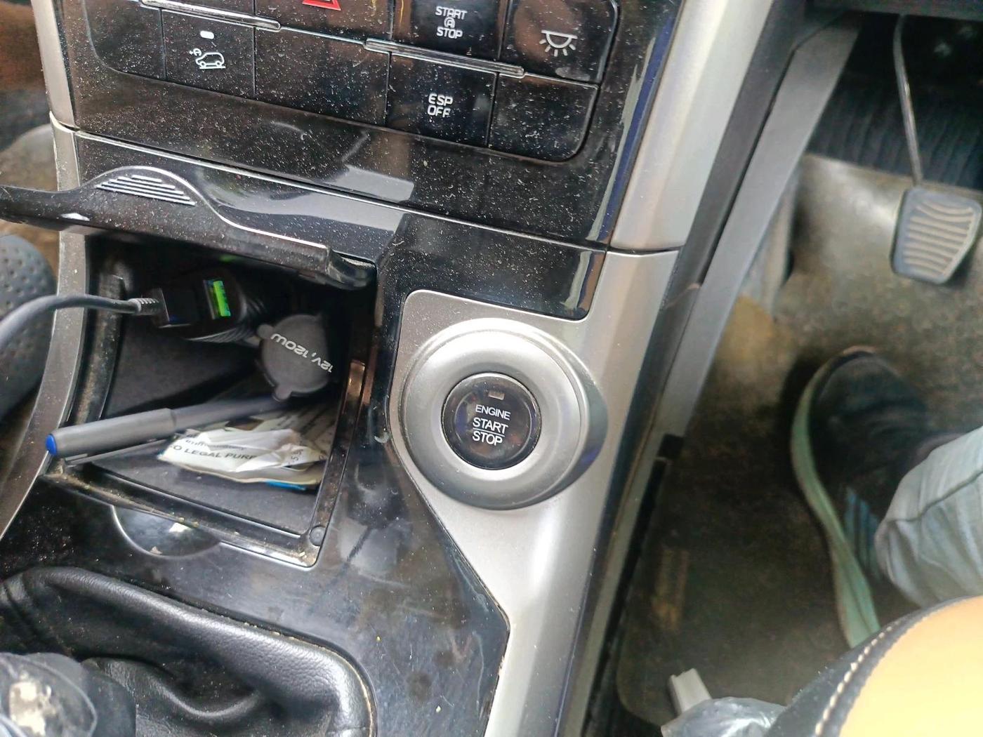 2018 Mahindra XUV500 W9, Diesel, Manual, 80,000 km, interior