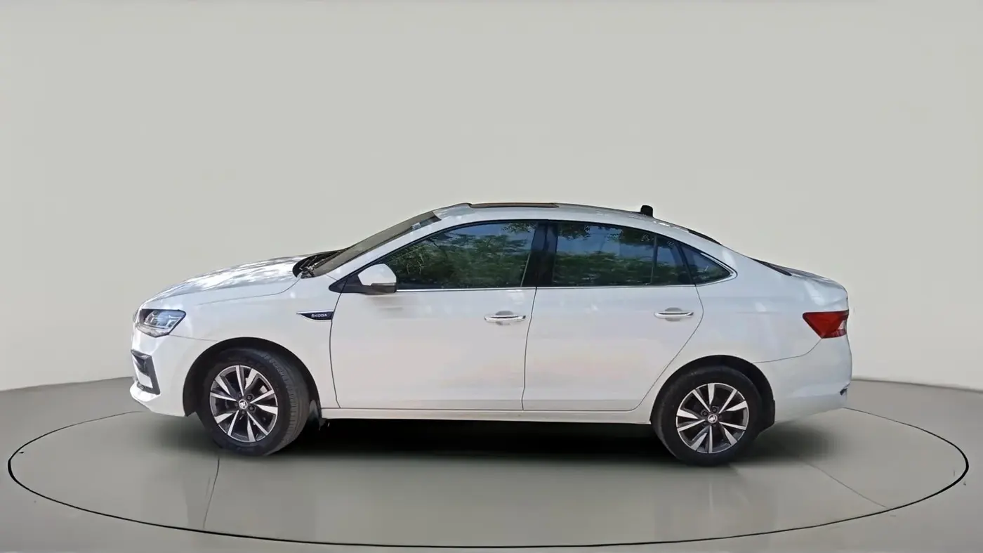 2024 Skoda SLAVIA STYLE 1.0L TSI AT, Petrol, Automatic, 16,897 km, exterior