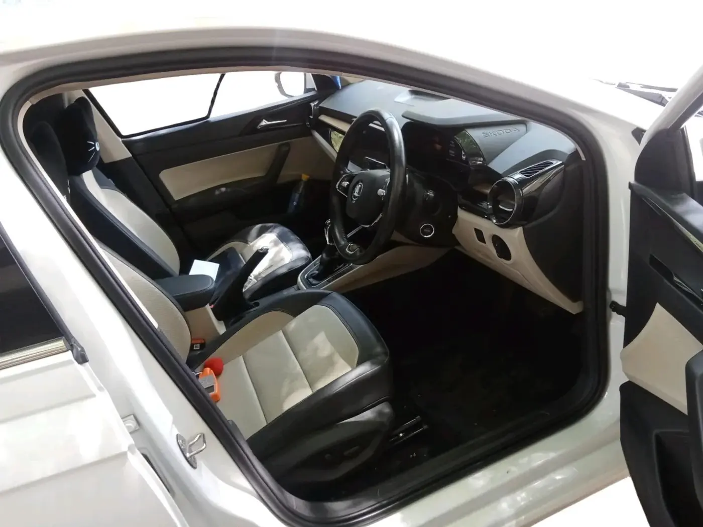 2024 Skoda SLAVIA STYLE 1.0L TSI AT, Petrol, Automatic, 16,897 km, interior