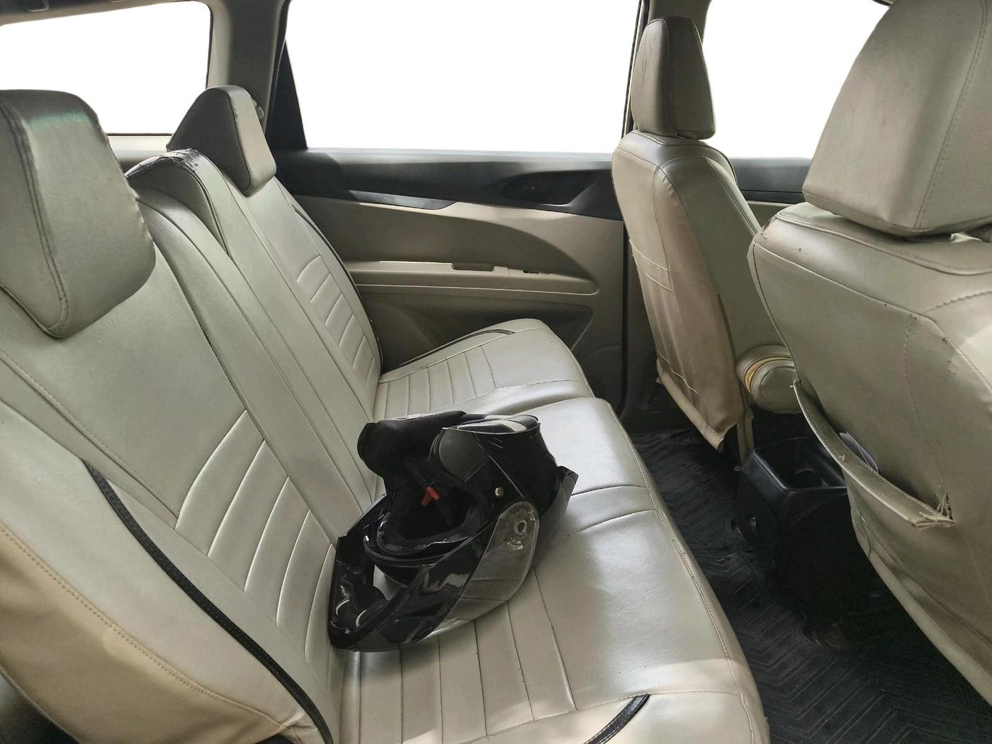 2019 Mahindra MARAZZO M2 8 STR, Diesel, Manual, 2,03,064 km, interior