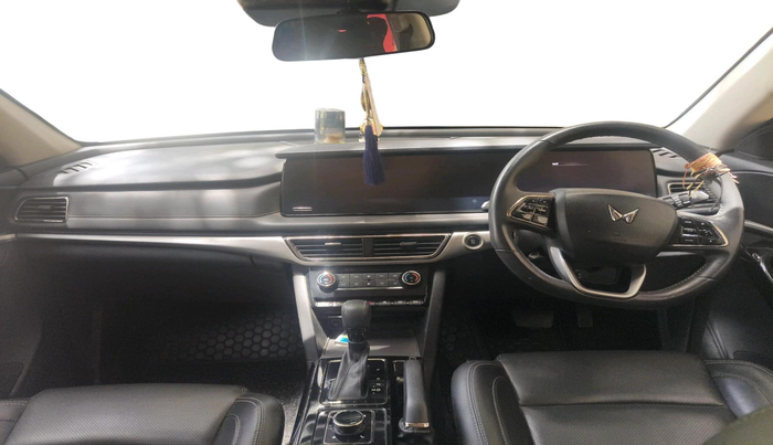 2025 Mahindra XUV700 AX 7 D AT 7 STR, Diesel, Automatic, 22,947 km, interior