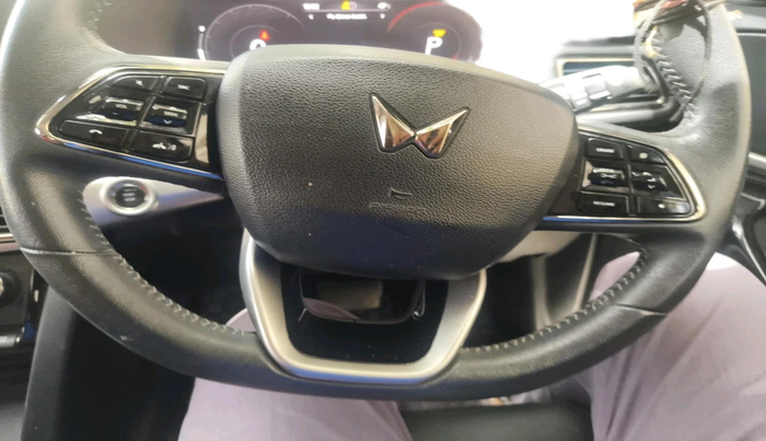 2025 Mahindra XUV700 AX 7 D AT 7 STR, Diesel, Automatic, 22,947 km, interior