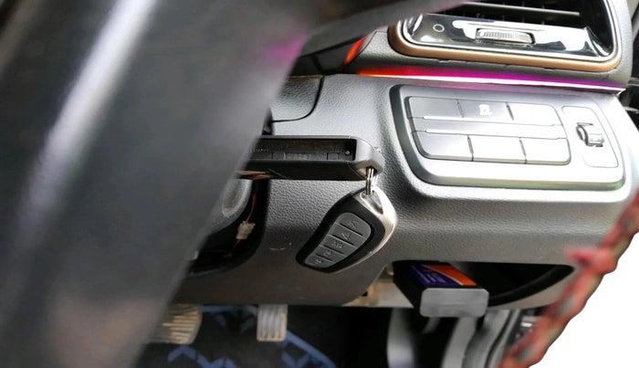 2023 Mahindra XUV400 EC 3.3 KW, Electric, Automatic, 74,872 km, interior