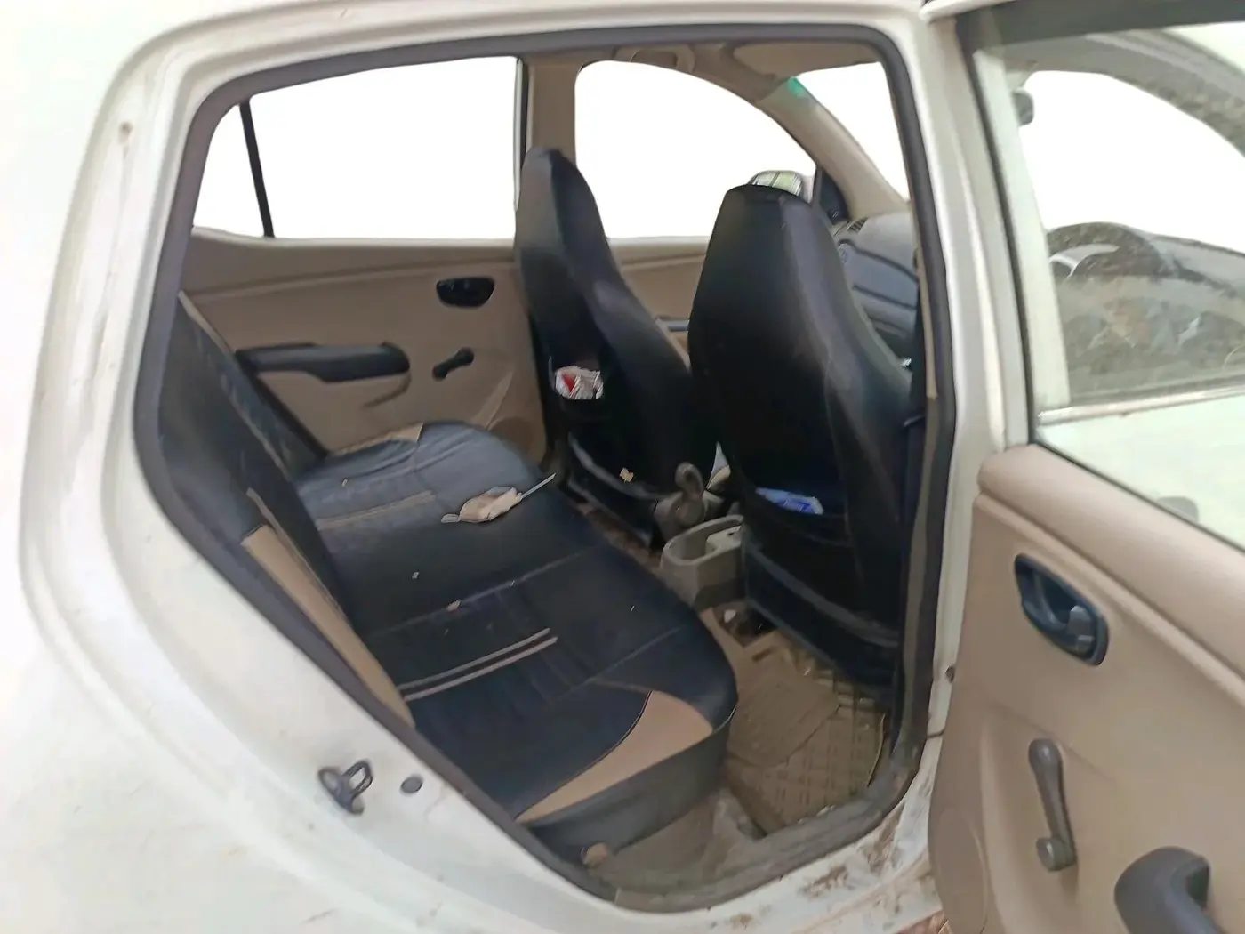 2012 Hyundai i10 ERA 1.1, Petrol, Manual, 1,11,454 km, interior