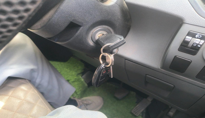 2018 Mahindra Kuv100 K2 TRIP CNG, CNG, Manual, 1,22,141 km, interior