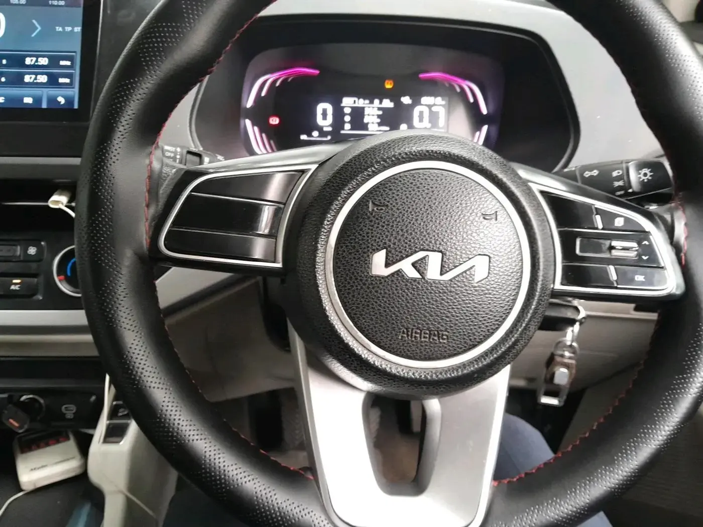 2023 KIA CARENS PREMIUM 1.5 DIESEL 7 STR, Diesel, Manual, 1,06,019 km, interior