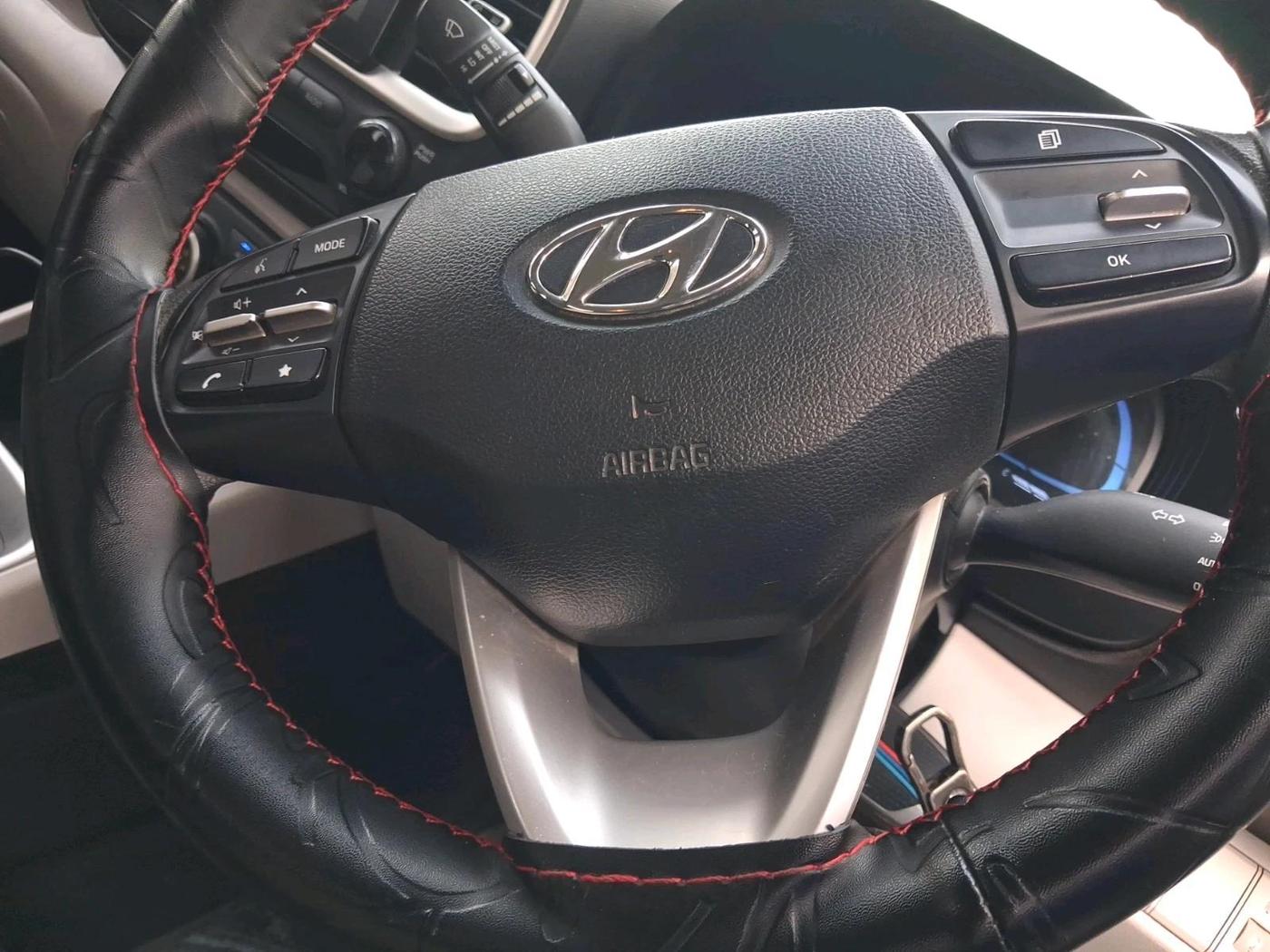 2023 Hyundai VENUE S(O) 1.2, Petrol, Manual, 53,963 km, interior