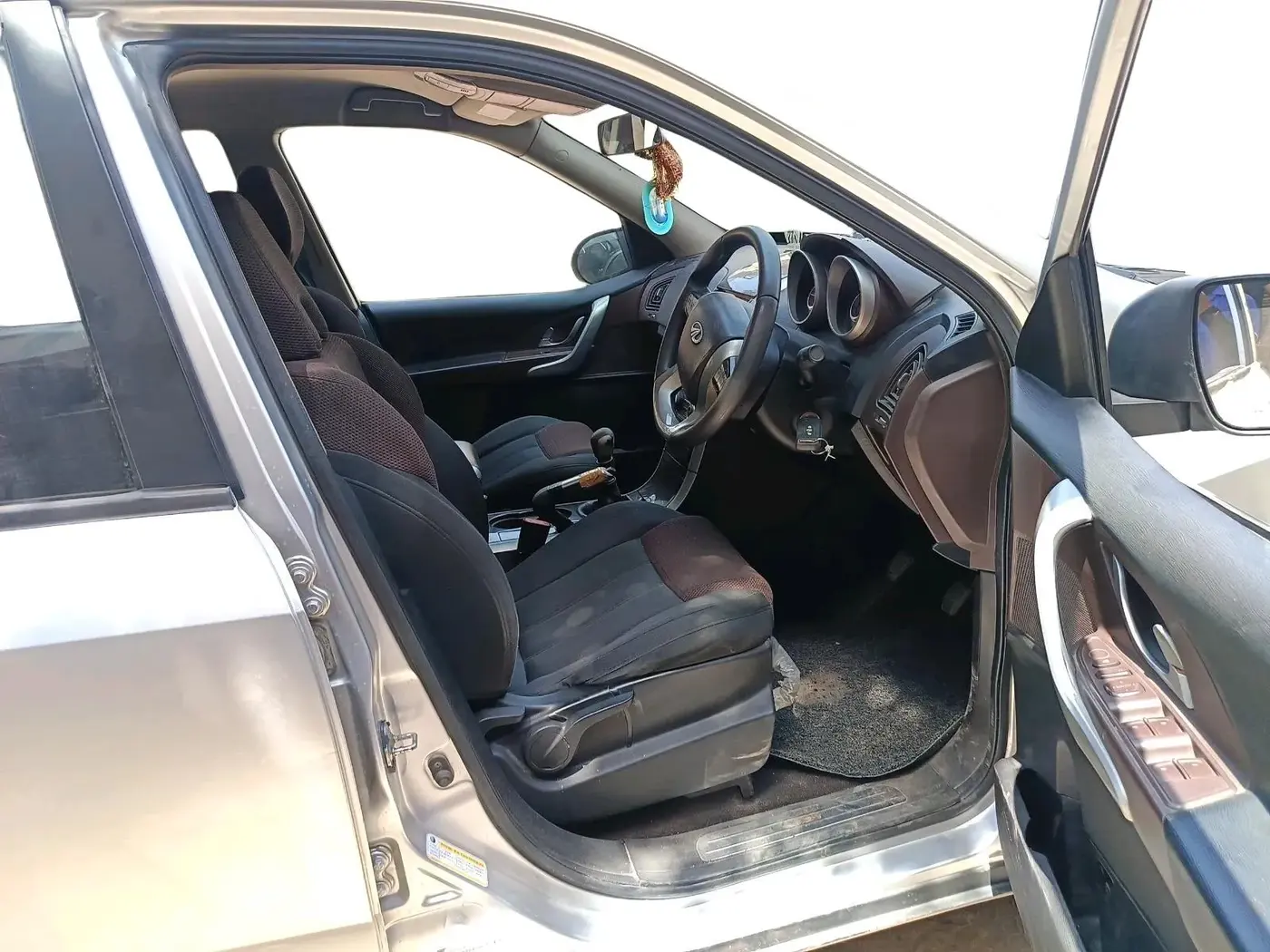 2013 Mahindra XUV500 W6, Diesel, Manual, 1,12,832 km, interior