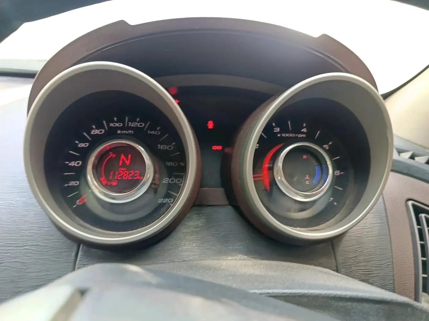 2013 Mahindra XUV500 W6, Diesel, Manual, 1,12,832 km, interior
