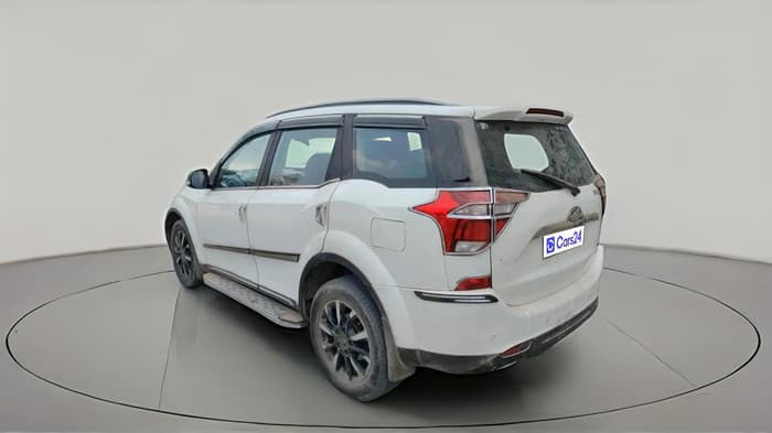 2021 Mahindra XUV500 W11 AT, Diesel, Automatic, 1,30,495 km, exterior
