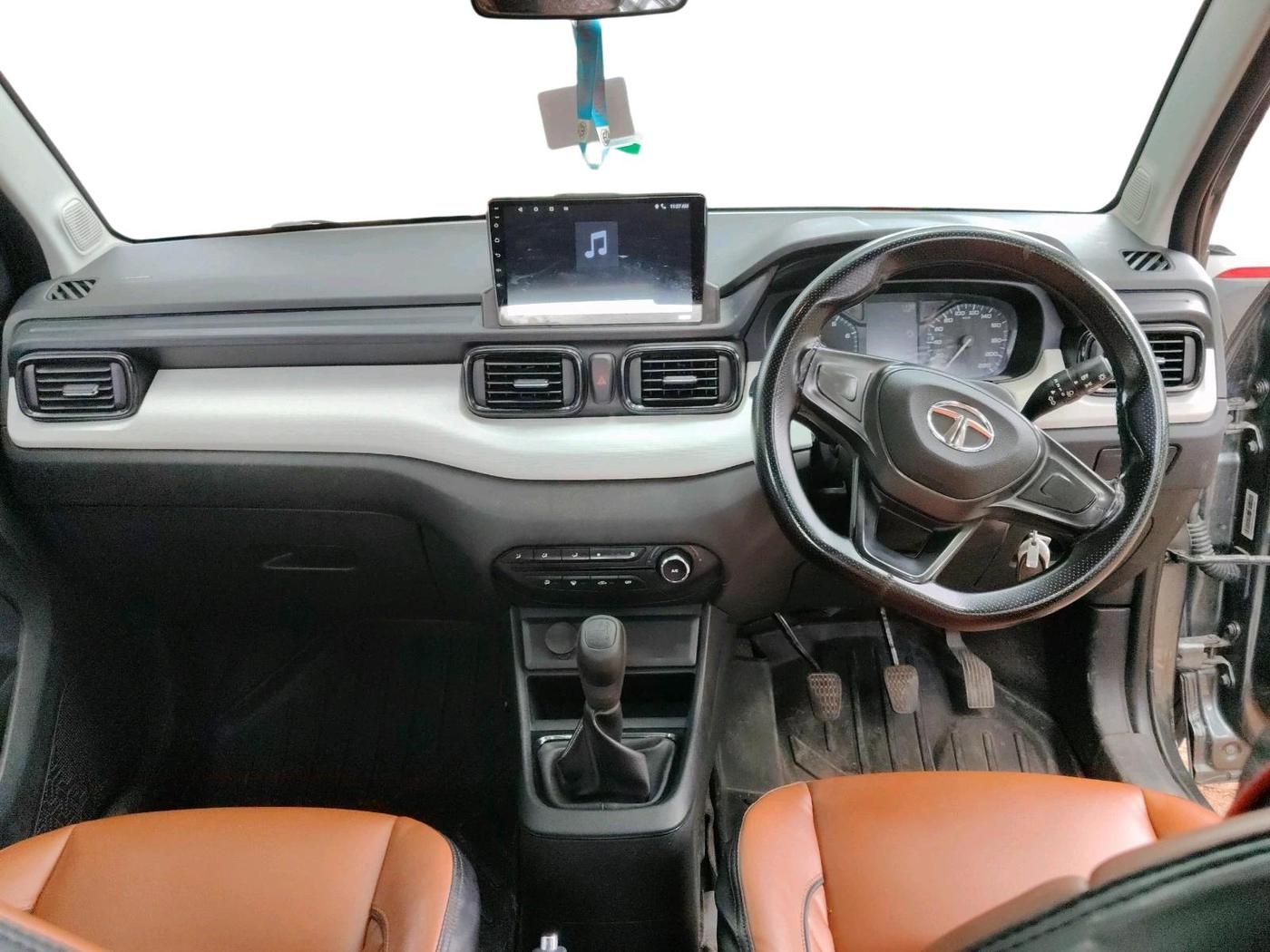 2023 Tata PUNCH PURE MT, Petrol, Manual, 84,101 km, interior