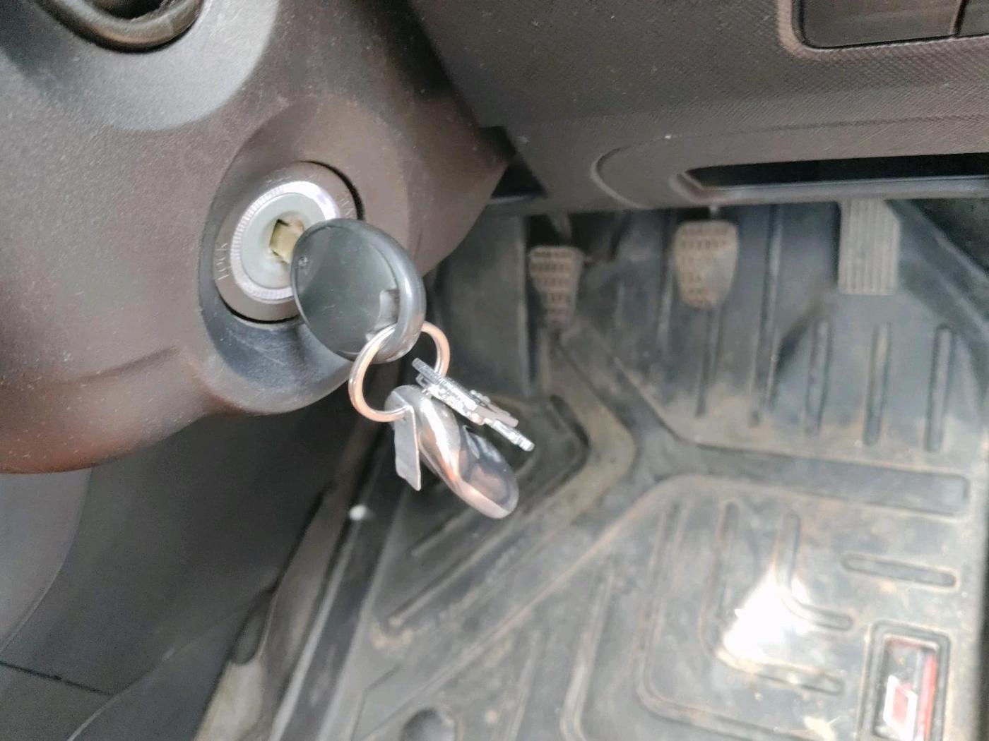 2023 Tata PUNCH PURE MT, Petrol, Manual, 84,101 km, interior
