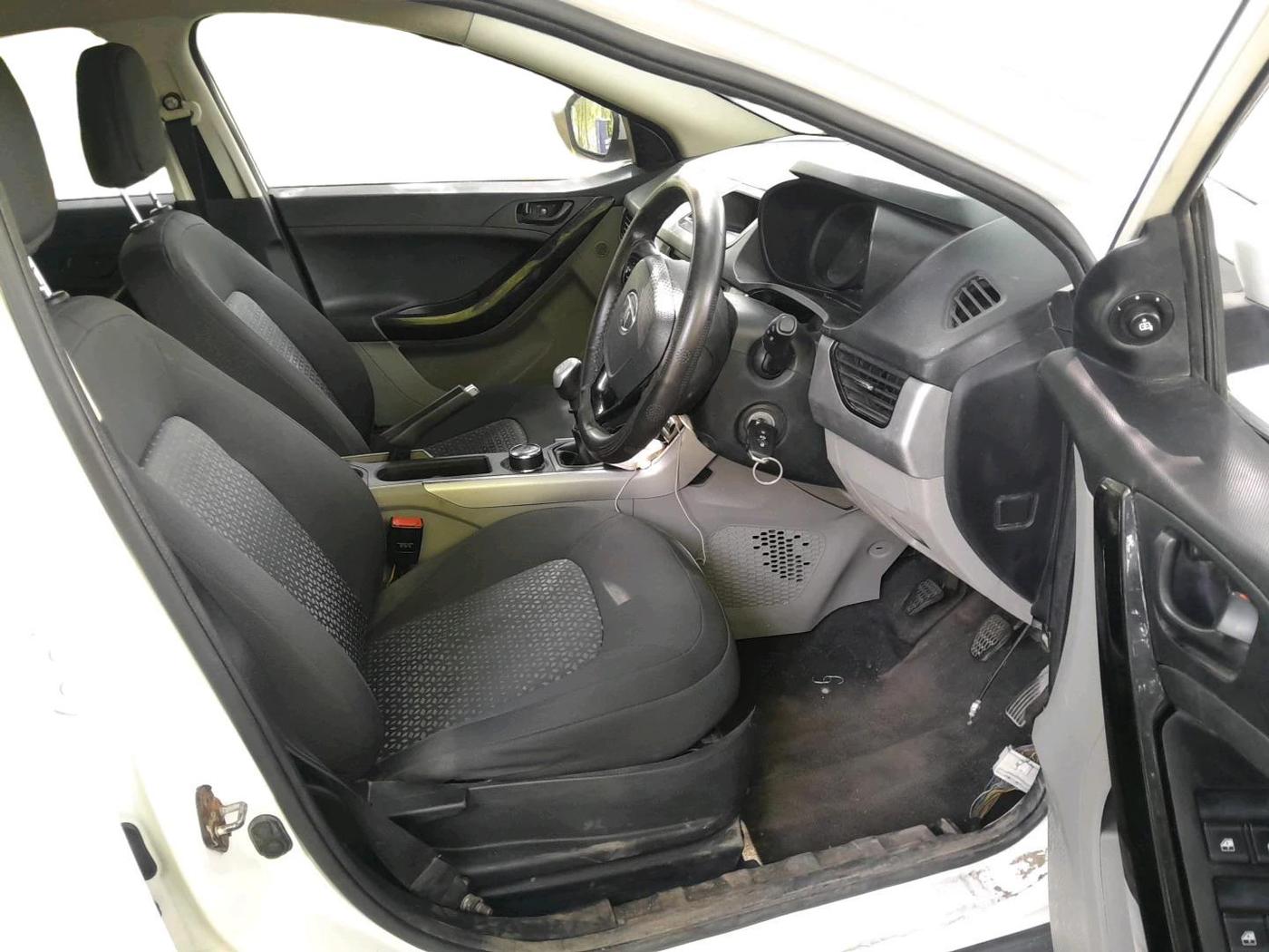 2018 Tata NEXON XM PETROL, Petrol, Manual, 70,195 km, interior