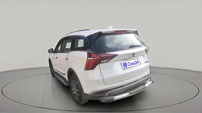 2022 Mahindra XUV700 AX 7 LUXURY D AT 7 STR, Diesel, Automatic, 60,990 km, exterior