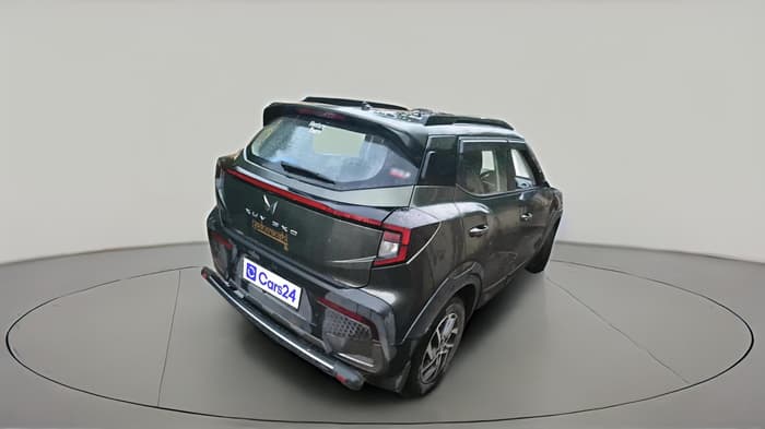 2024 Mahindra XUV 3XO AX5 1.2 L TCMPFi, Petrol, Manual, 21,338 km, exterior