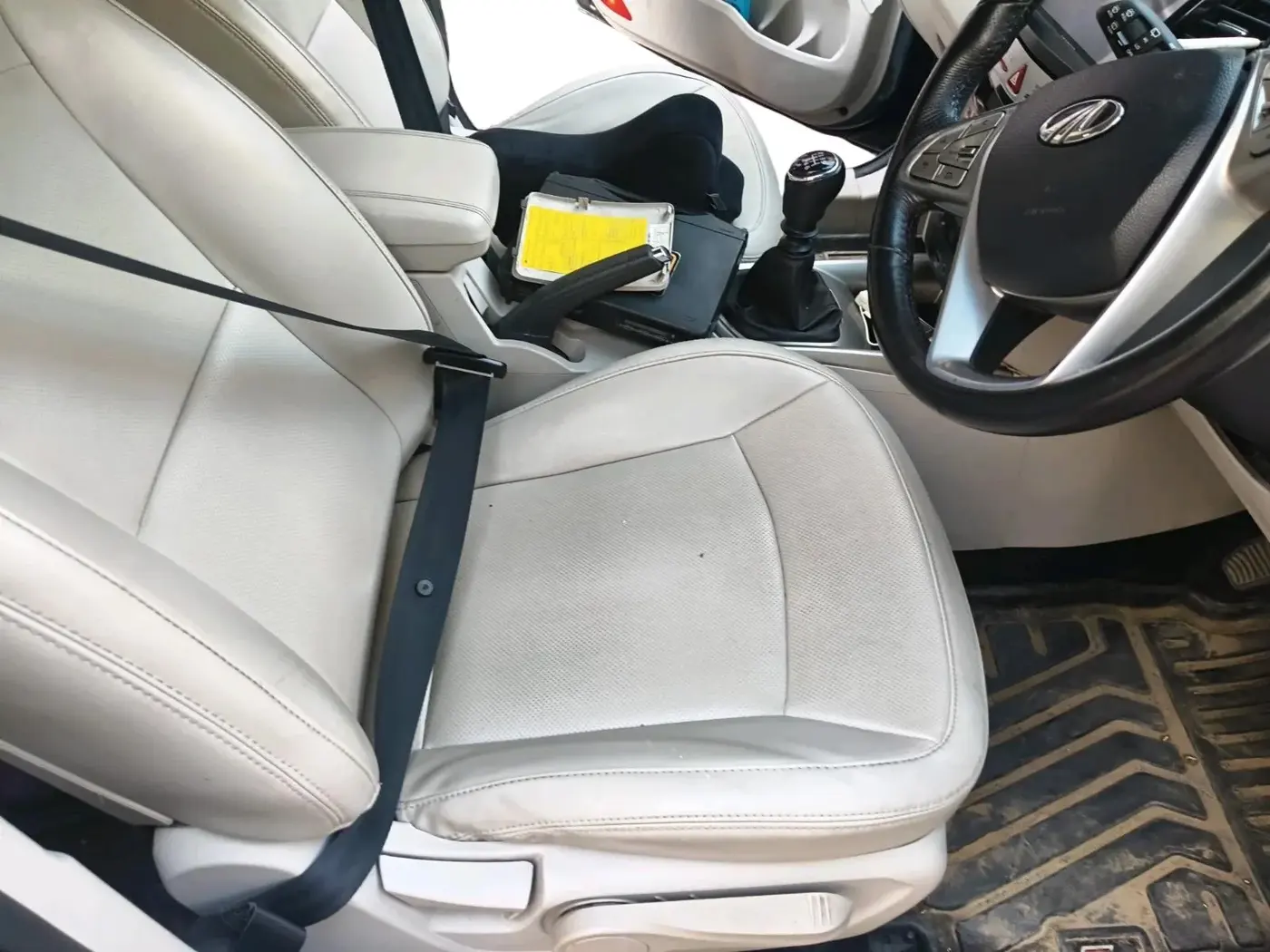 2021 Mahindra XUV300 W8 (O) 1.2 PETROL, Petrol, Manual, 60,857 km, interior