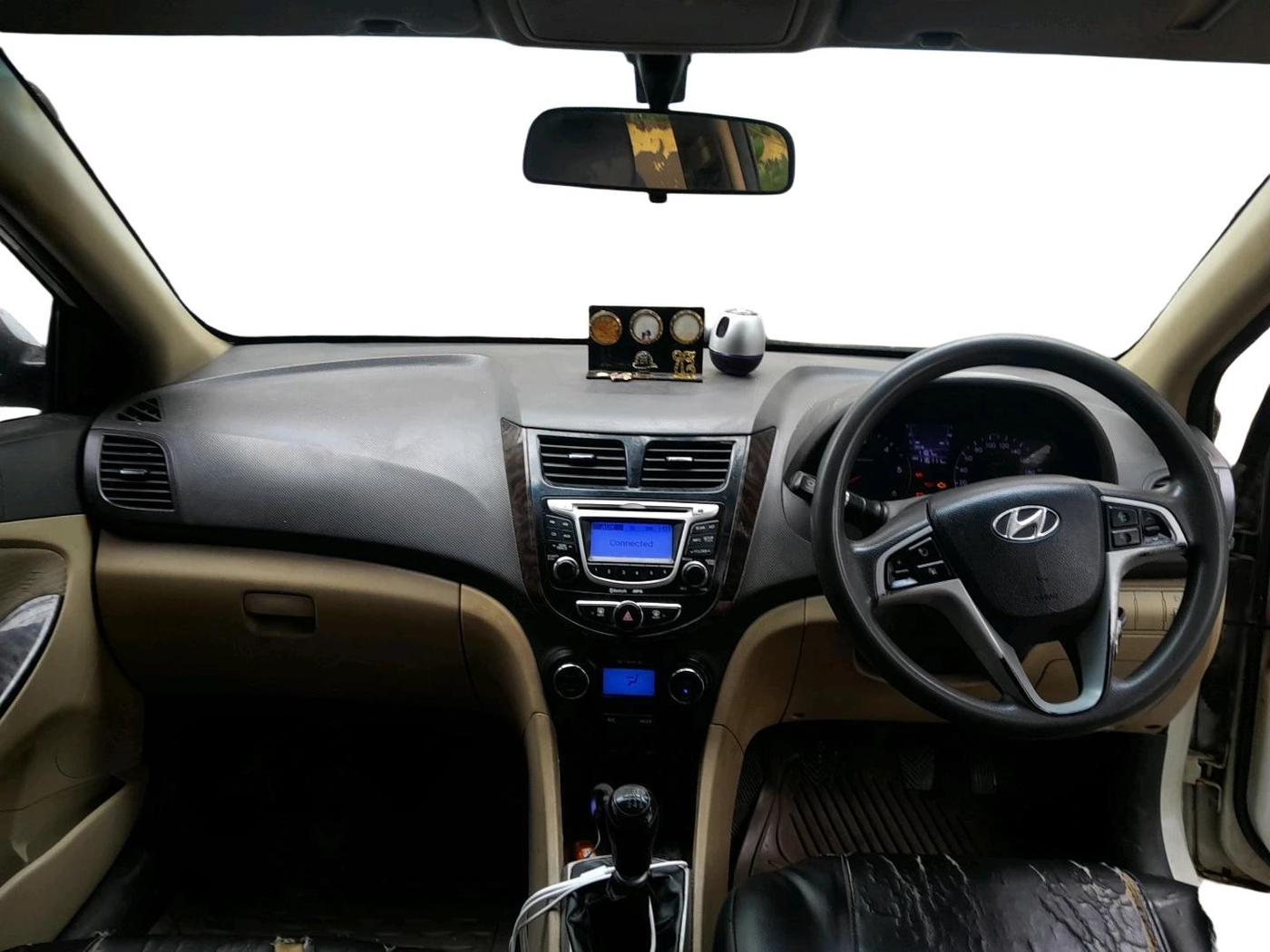 2011 Hyundai Verna FLUIDIC 1.6 CRDI EX, Diesel, Manual, 1,16,111 km, interior