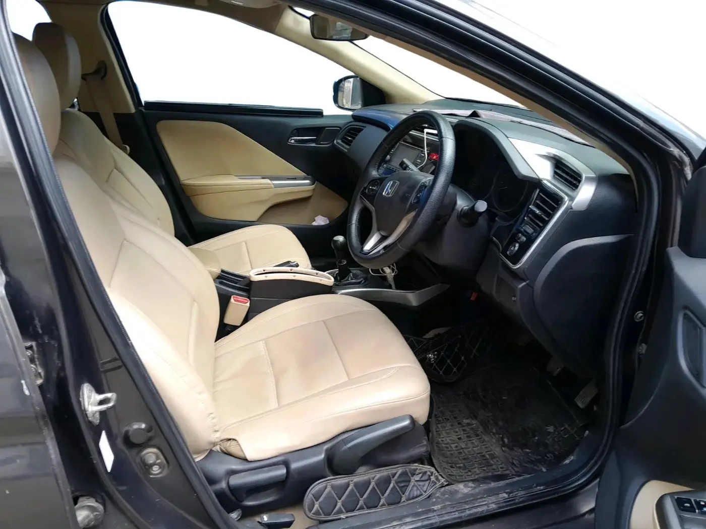 2014 Honda City 1.5L I-VTEC VX, Petrol, Manual, 1,30,771 km, interior