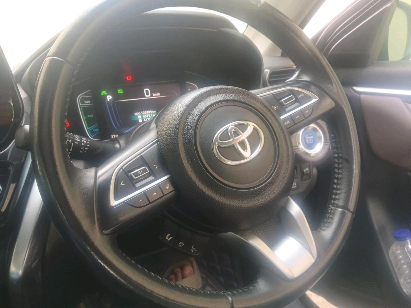 2022 Toyota URBAN CRUISER HYRYDER V HYBRID, Hybrid, Automatic, 1,29,289 km, interior