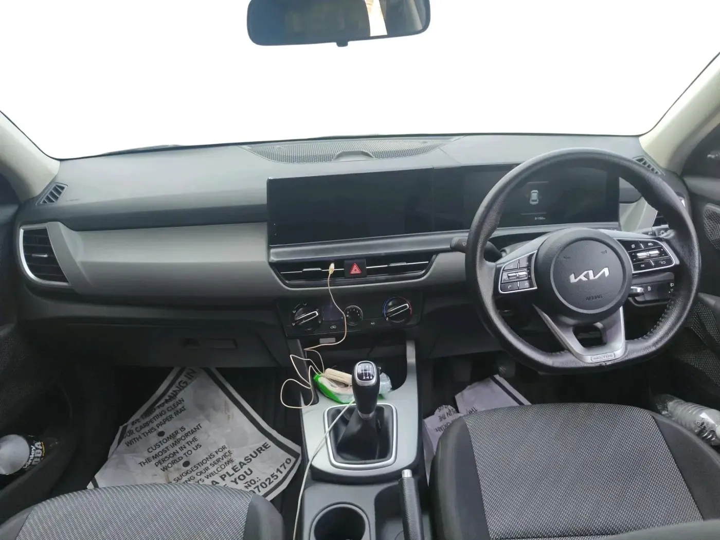 2024 KIA SELTOS  HTE 1.5 PETROL MT, Petrol, Manual, 31,152 km, interior