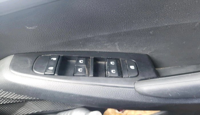 2024 KIA SELTOS  HTE 1.5 PETROL MT, Petrol, Manual, 31,152 km, interior