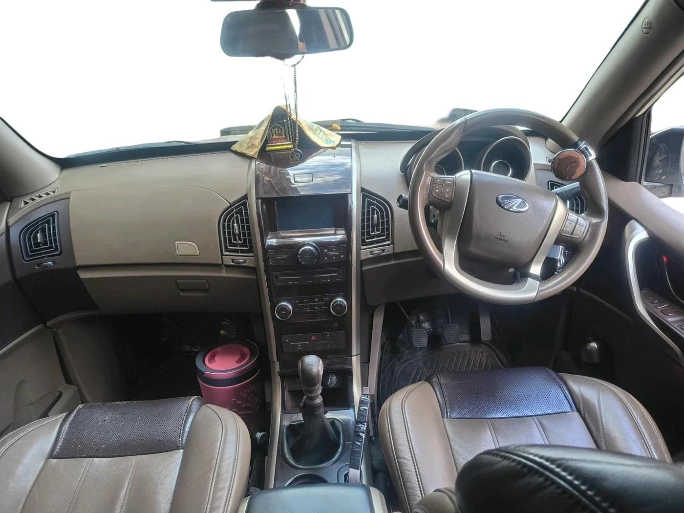 2015 Mahindra XUV500 W8, Diesel, Manual, 92,075 km, interior