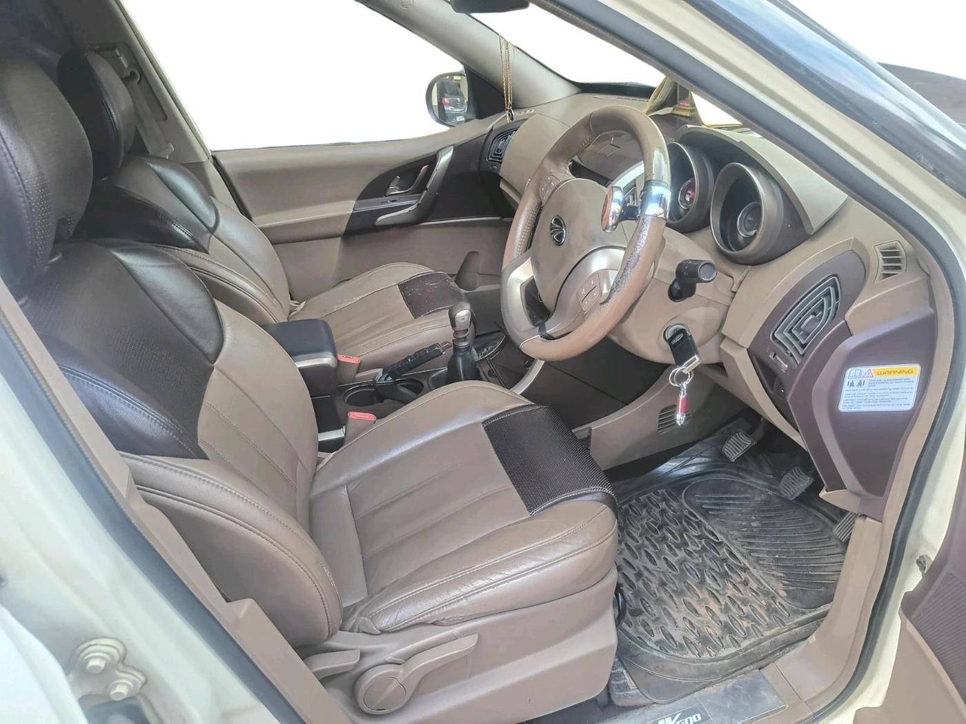 2015 Mahindra XUV500 W8, Diesel, Manual, 92,075 km, interior