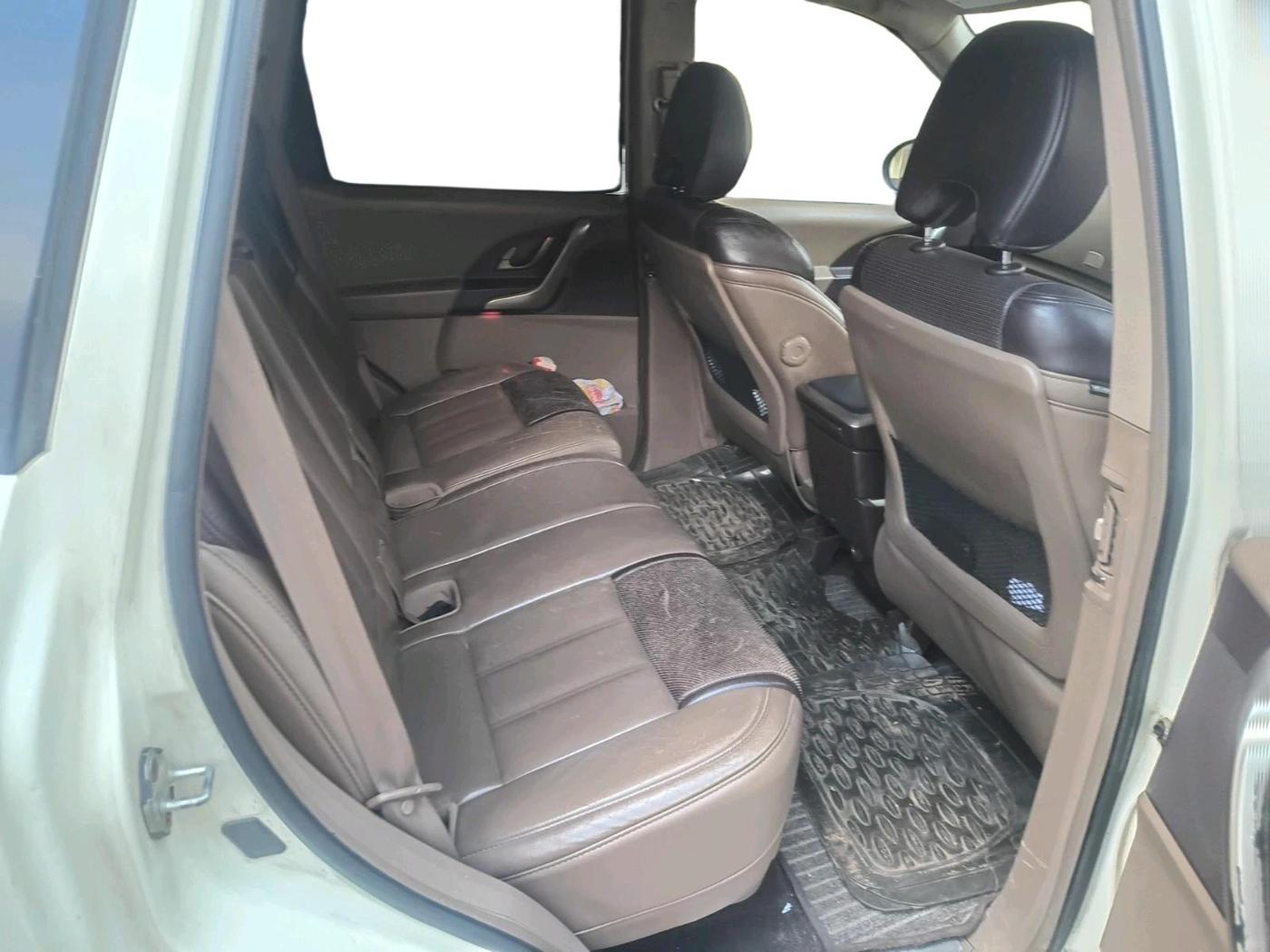 2015 Mahindra XUV500 W8, Diesel, Manual, 92,075 km, interior
