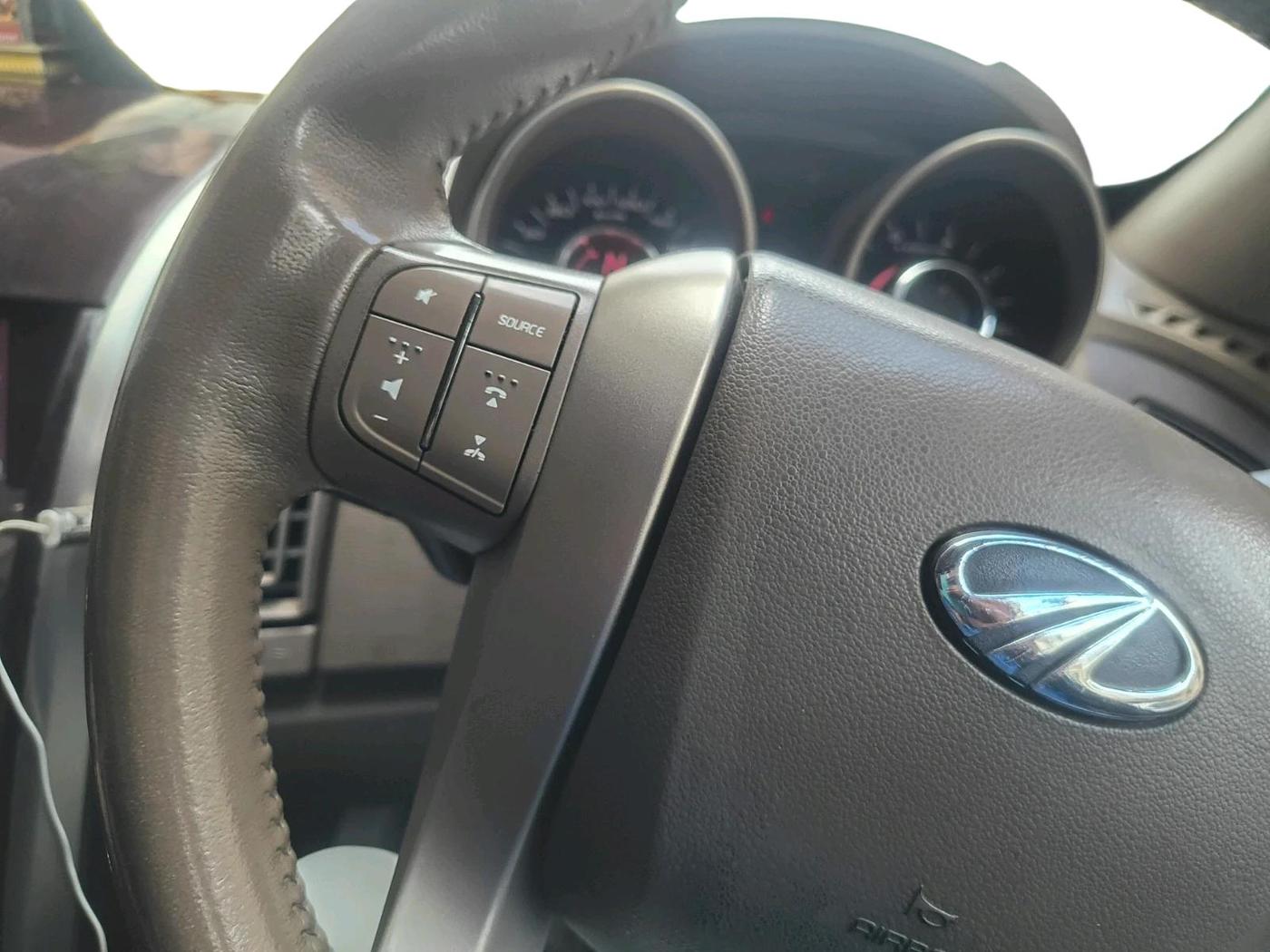 2015 Mahindra XUV500 W8, Diesel, Manual, 92,075 km, interior