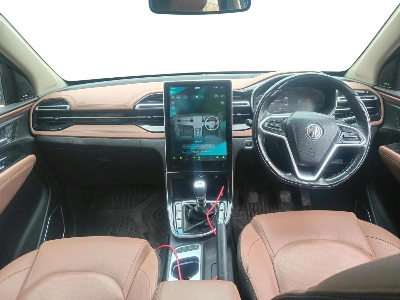 2024 MG HECTOR PLUS SHARP PRO 1.5 TURBO MT 7 STR, Petrol, Manual, 61,380 km, interior