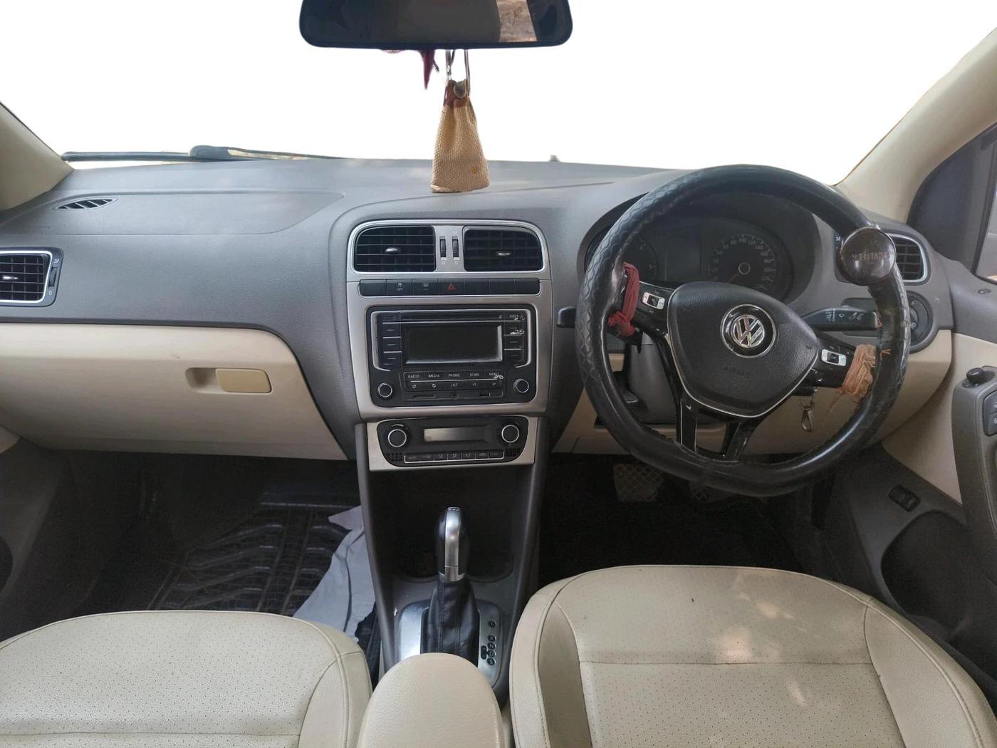 2015 Volkswagen Vento HIGHLINE 1.5 AT, Diesel, Automatic, 1,30,044 km, interior