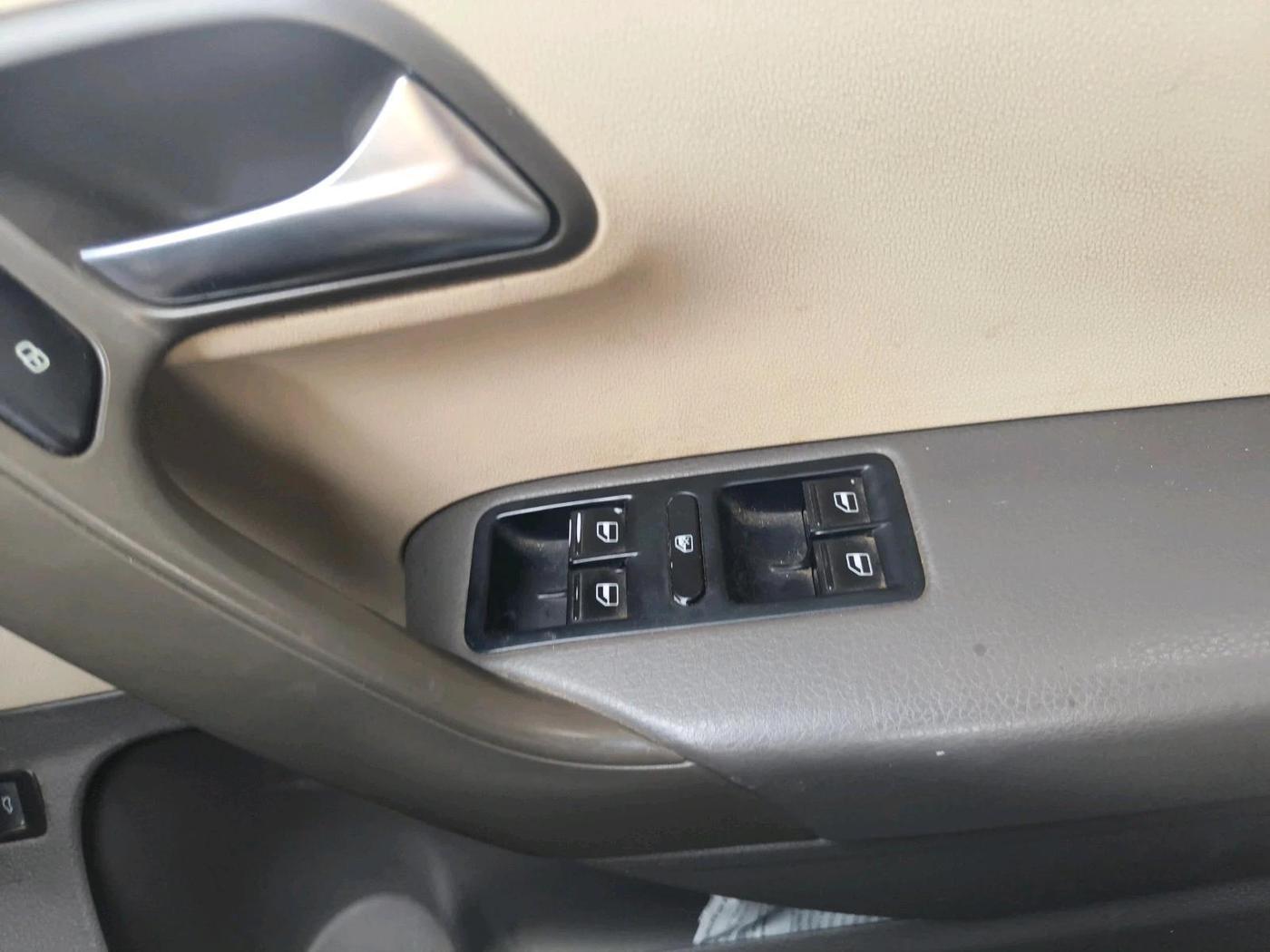 2015 Volkswagen Vento HIGHLINE 1.5 AT, Diesel, Automatic, 1,30,044 km, interior