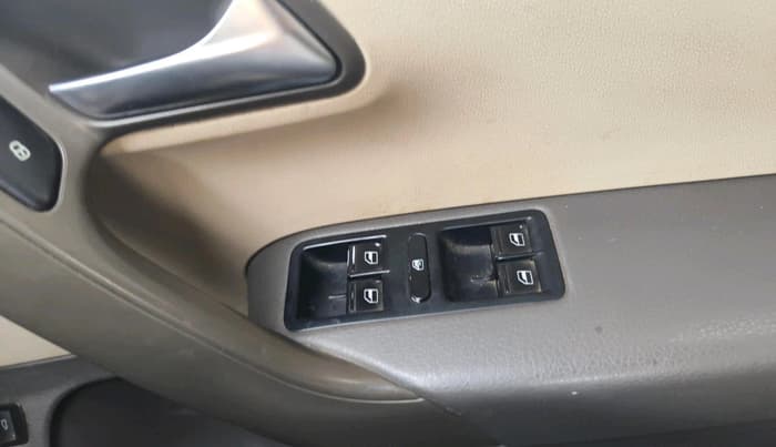 2015 Volkswagen Vento HIGHLINE 1.5 AT, Diesel, Automatic, 1,30,044 km, interior