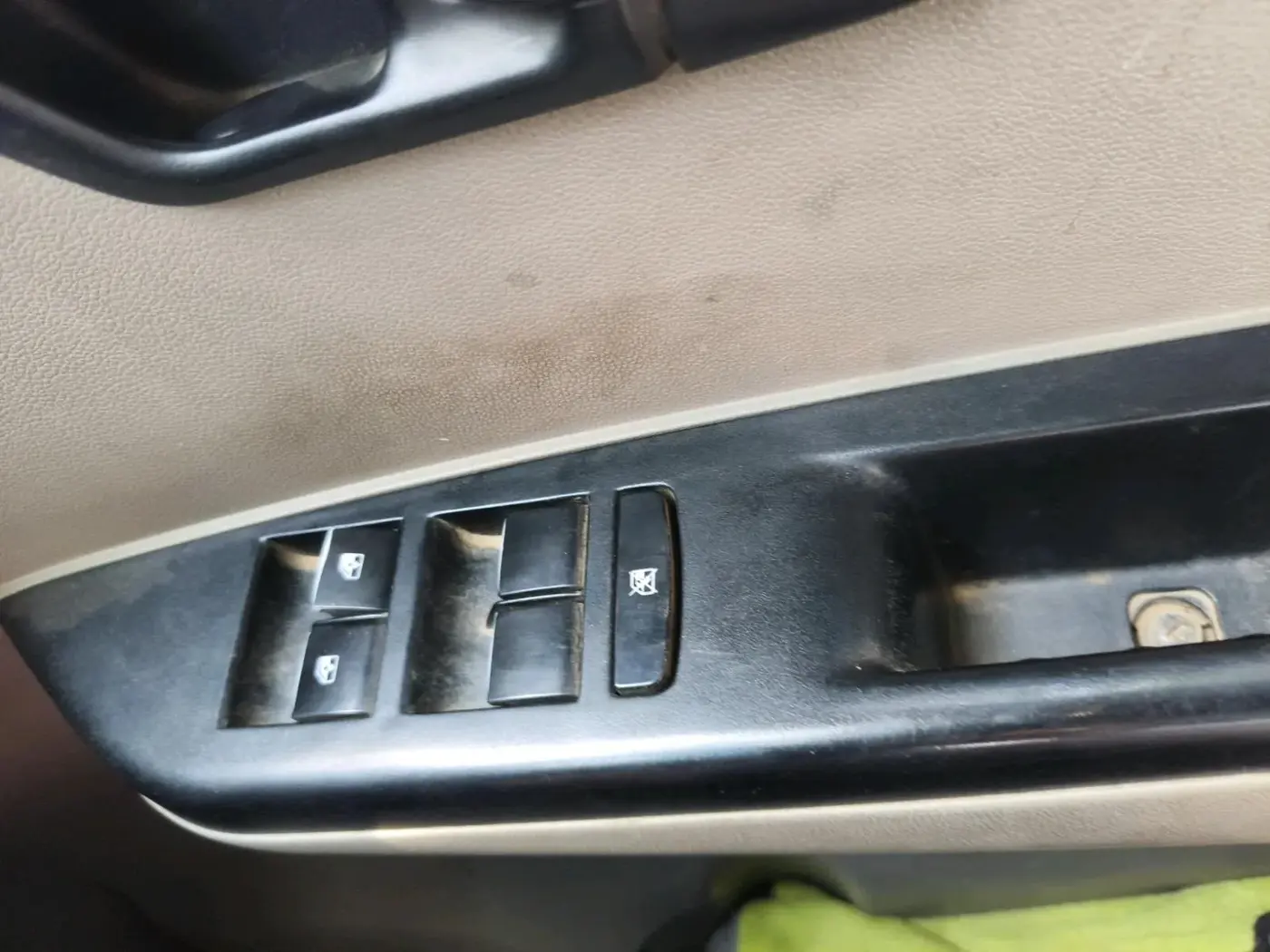 2017 Mahindra Kuv100 K4 D 6 STR, Diesel, Manual, 80,571 km, interior
