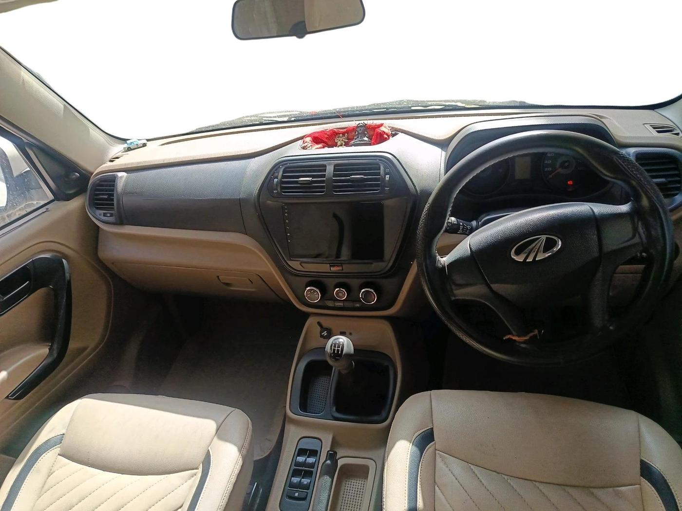 2016 Mahindra TUV300 T6 PLUS, Diesel, Manual, 72,235 km, interior