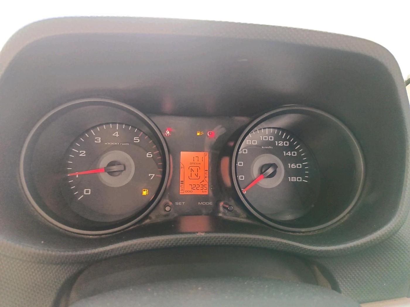 2016 Mahindra TUV300 T6 PLUS, Diesel, Manual, 72,235 km, interior