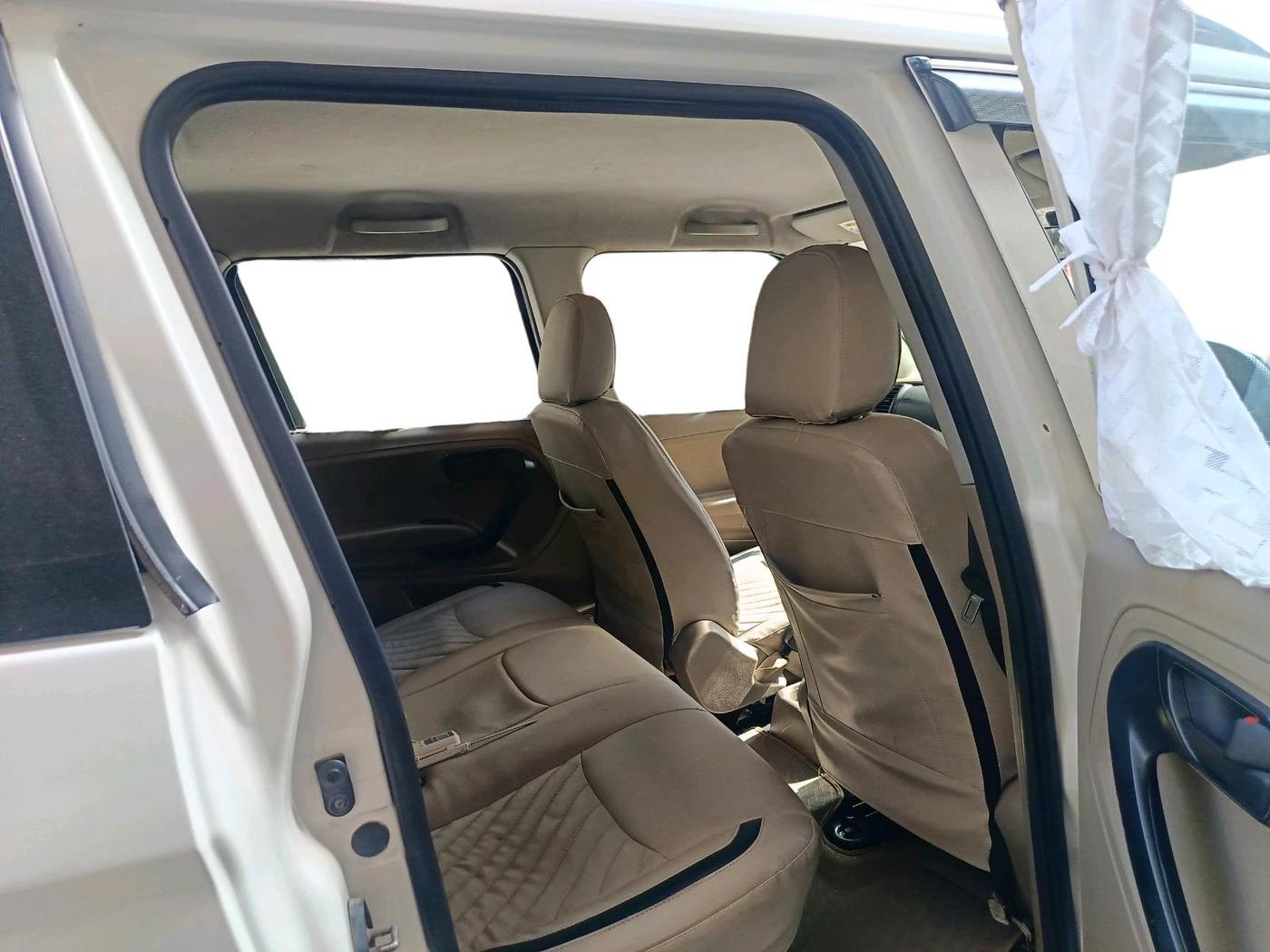 2016 Mahindra TUV300 T6 PLUS, Diesel, Manual, 72,235 km, interior