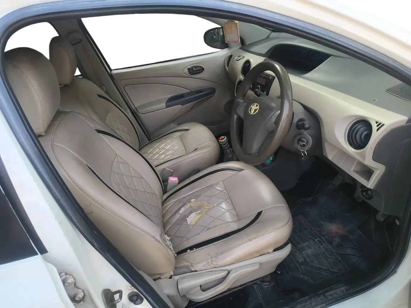 2015 Toyota Etios GD, Diesel, Manual, 2,13,919 km, interior