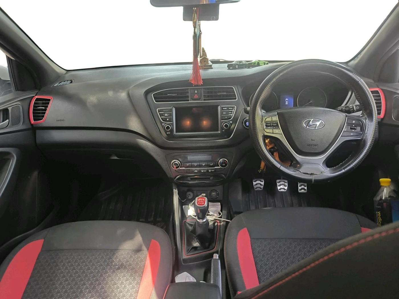 2019 Hyundai i20 Active 1.2 SX, Petrol, Manual, 55,106 km, interior