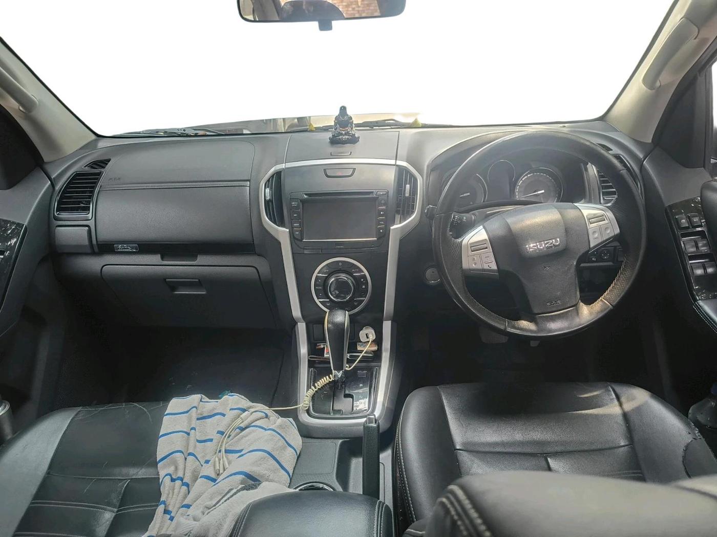 2018 ISUZU MU-X 4x2 AT, Diesel, Automatic, 36,180 km, interior