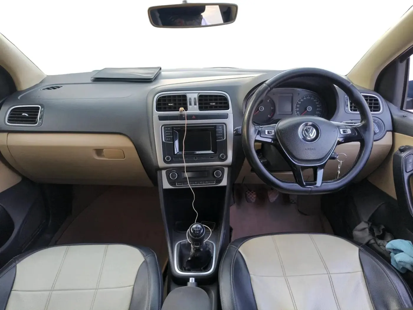 2016 Volkswagen Ameo HIGHLINE1.5L, Diesel, Manual, 1,66,000 km, interior
