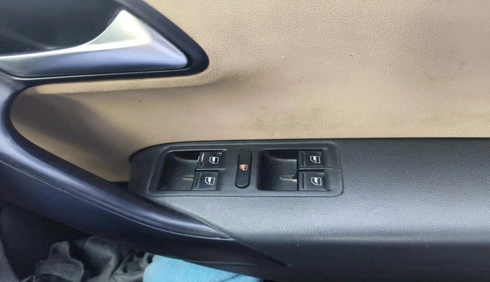 2016 Volkswagen Ameo HIGHLINE1.5L, Diesel, Manual, 1,65,288 km, interior