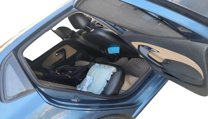 2016 Volkswagen Ameo HIGHLINE1.5L, Diesel, Manual, 1,65,288 km, interior