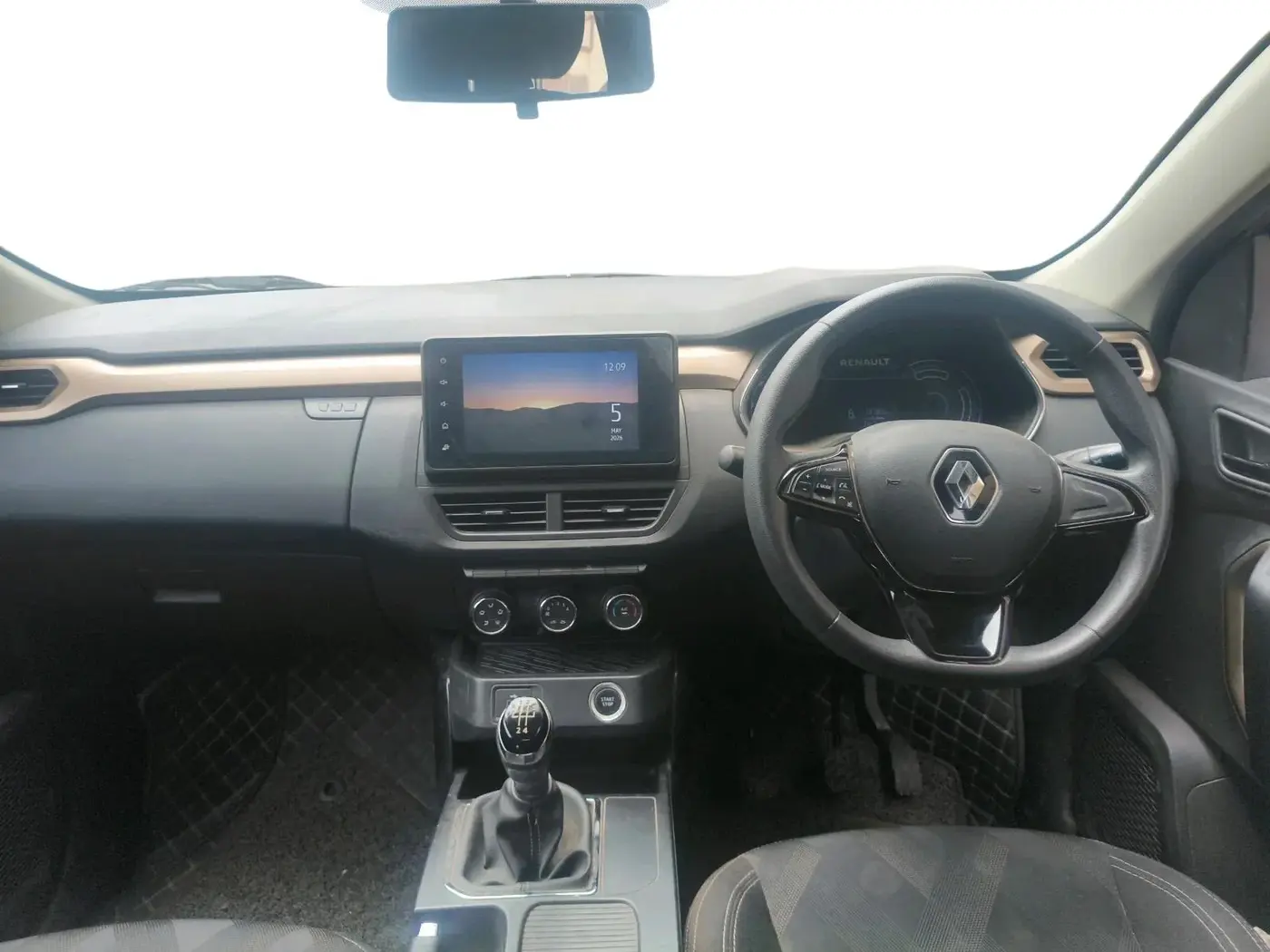 2021 Renault Kiger RXT (O) MT, Petrol, Manual, 13,189 km, interior