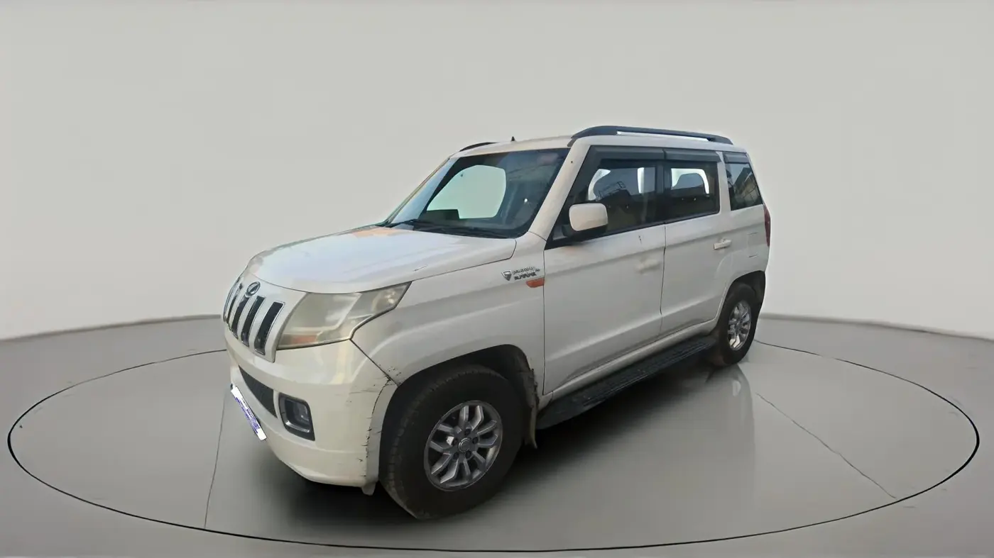 2016 Mahindra TUV300 T8 AMT, Diesel, Automatic, 1,17,605 km, exterior