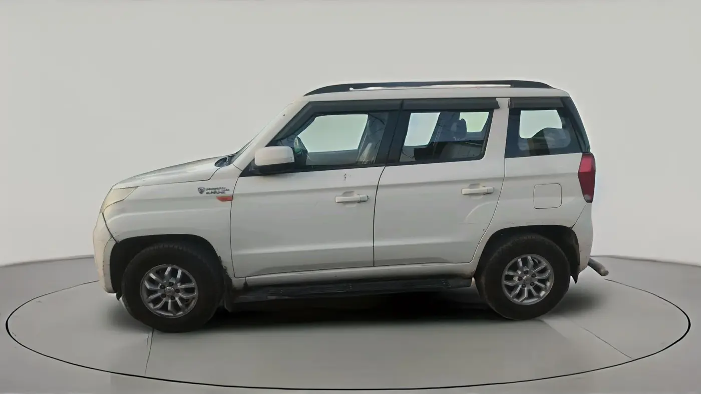 2016 Mahindra TUV300 T8 AMT, Diesel, Automatic, 1,17,605 km, exterior